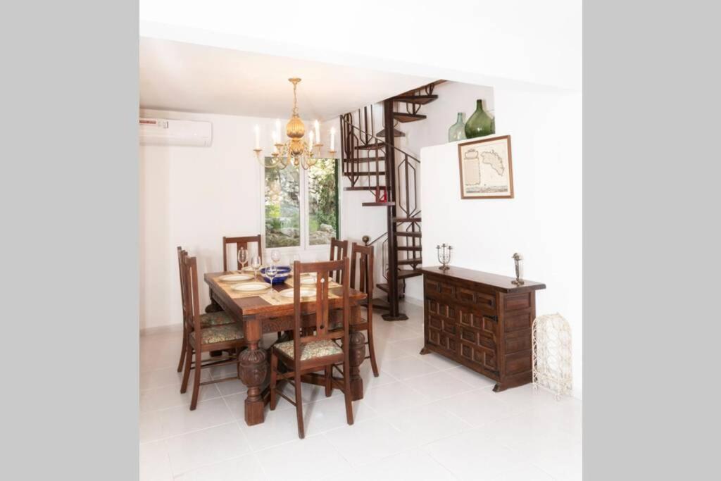 Villa Cecylia Es Canutells Exteriér fotografie